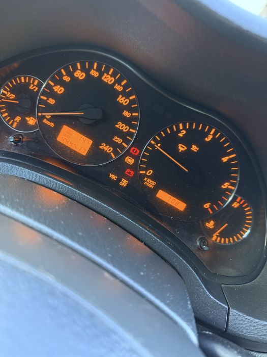Toyota avensis 2005 r
