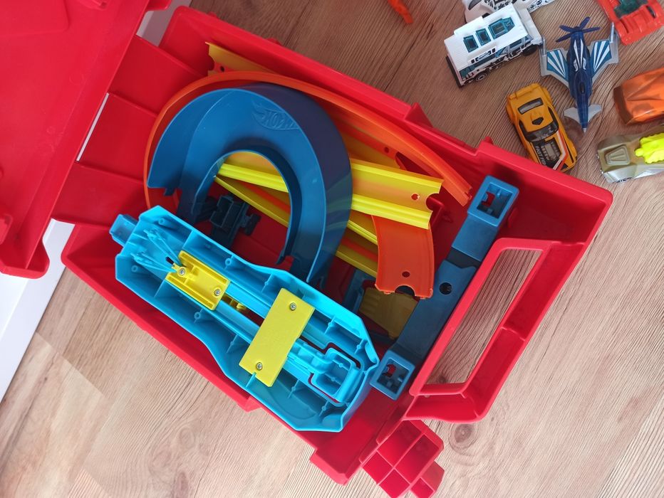 Zabawki Hot Wheels + dodatkowe pojazdy Stan idealny 100% kompletne