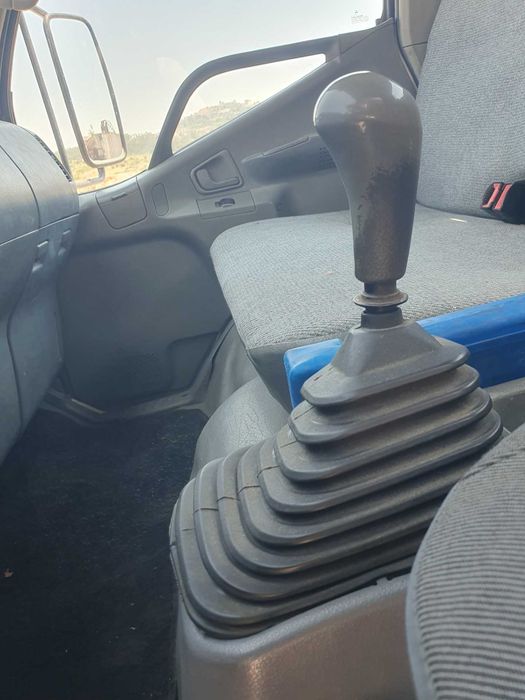 Mitsubishi Canter 649 (3908cc, pesada de mercadorias)