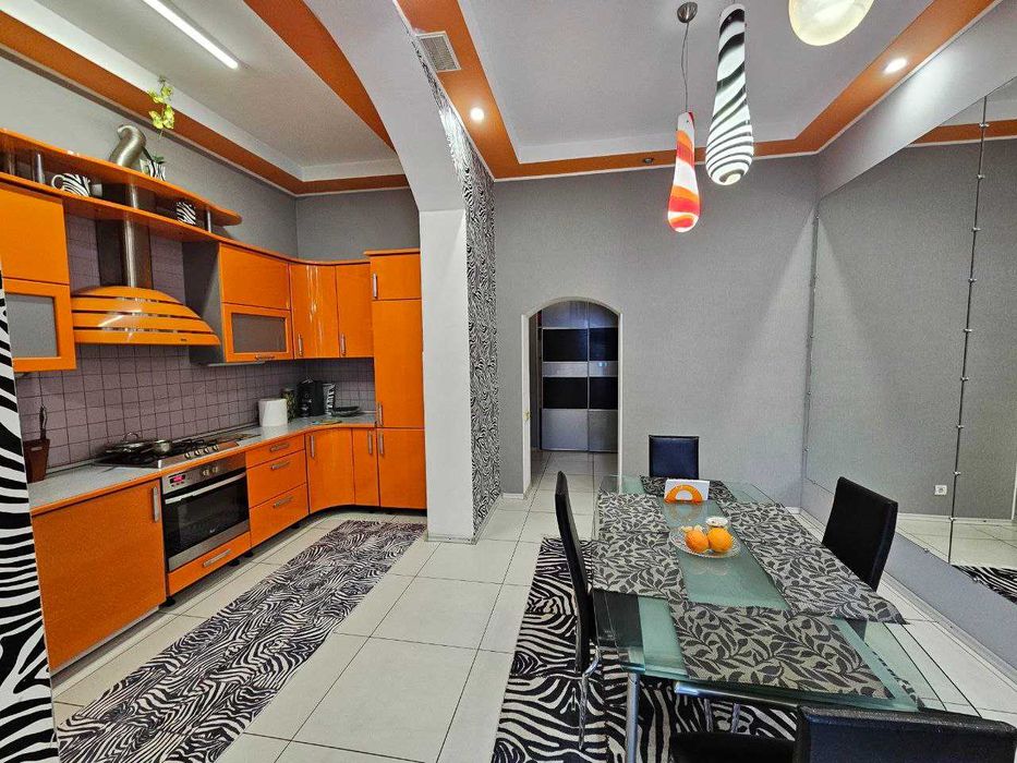 Продаж унікальної квартири на вул. Руська, поруч ЦУМ