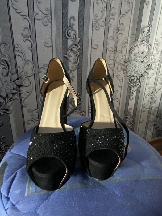 Босоніжки жіночі