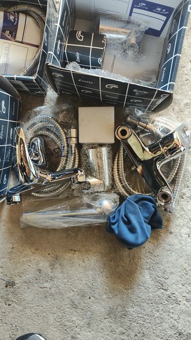 Misturadora de banheira e torneira de lavatório novos