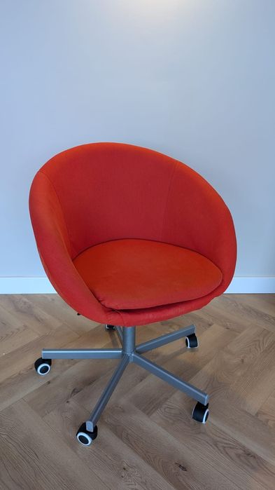 Krzesło biurowe obrotowe czerwone IKEA skruvsta  fotel