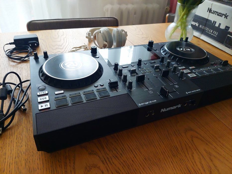 Numark Mixtream Pro konsola + Słuchawki + okablowanie