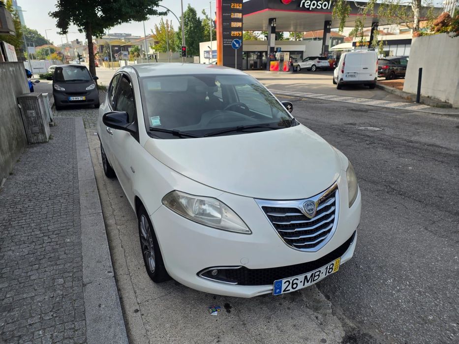 Lancia Ypsileon 1.2 - viatura bem estimada