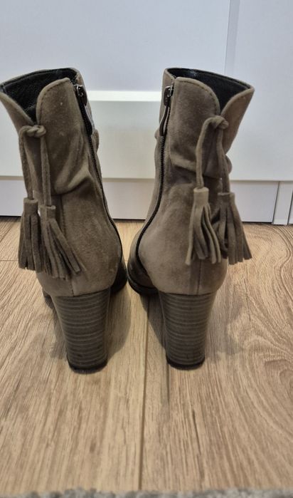 Zamszowe botki Lasocki 35