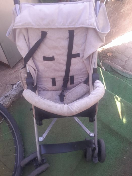 Carrinho bebe c/ capa de chuva 10€