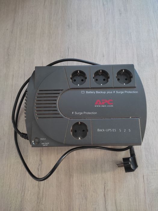 Блок безперебійного живлення APC.