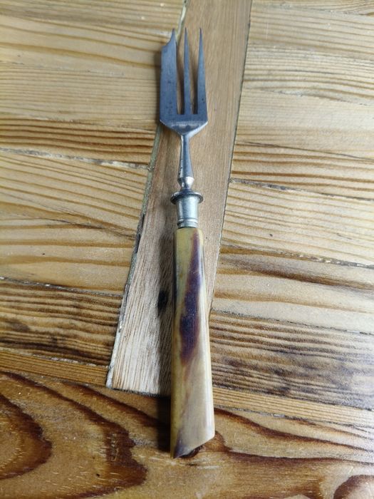 Stary ozdobny widelczyk do ciasta PRL 75