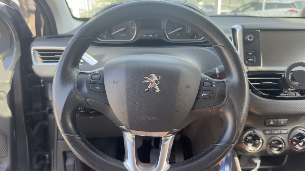 Peugeot 208 Active 1.2 PureTech 82cv – 2016 | Apenas 75.000 km