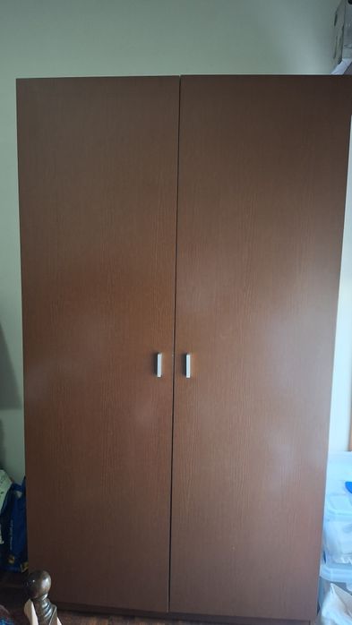 Armário de roupa em madeira