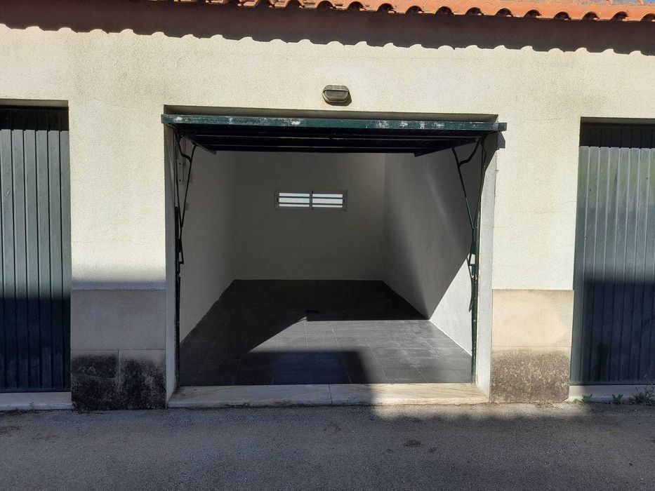 alugo garagem no Samouco