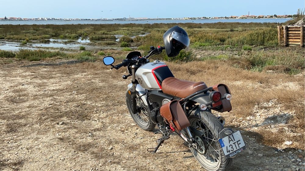 Mota UM Cafe Racer 125cc, 2021