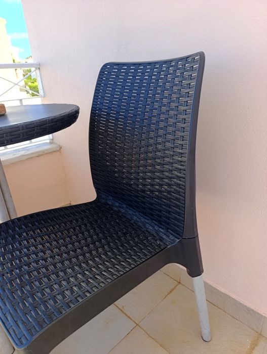 Conjunto mesa + 2 cadeiras