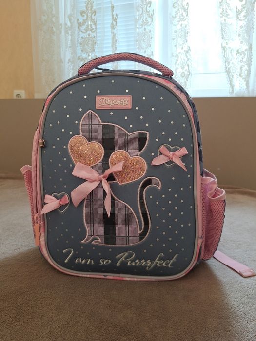 Шкільний рюкзак для дівчинки