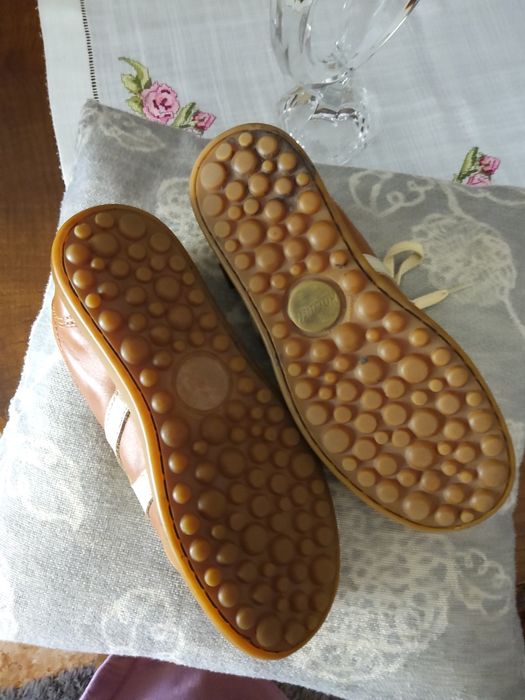 Sapatilhas em pele cor camel nr 37Kolosh