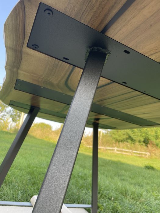 Стіл з горіха в стилі лофт з епоксидною смолою