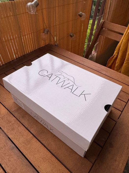 Nowe błyszczące białe sandałki na obcasie 39 Catwalk