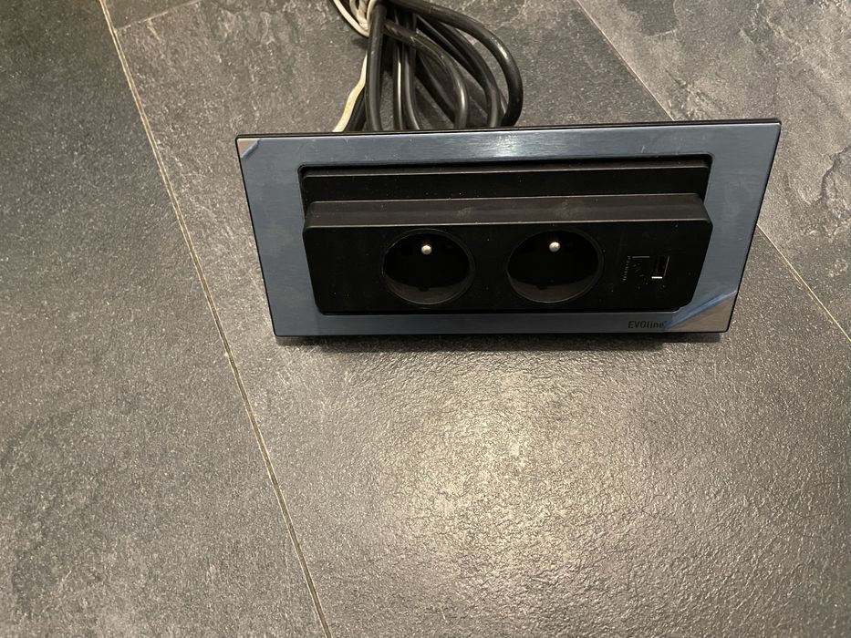 gniazdo blatowe EVOline typ 927-1