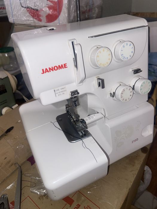 Оверлок на 4 нитиJanome -210D металлический
