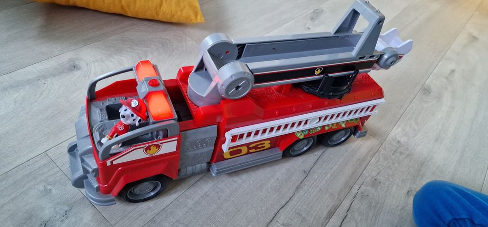 Wielki wóz Marshalla psi patrol wóz strażacki