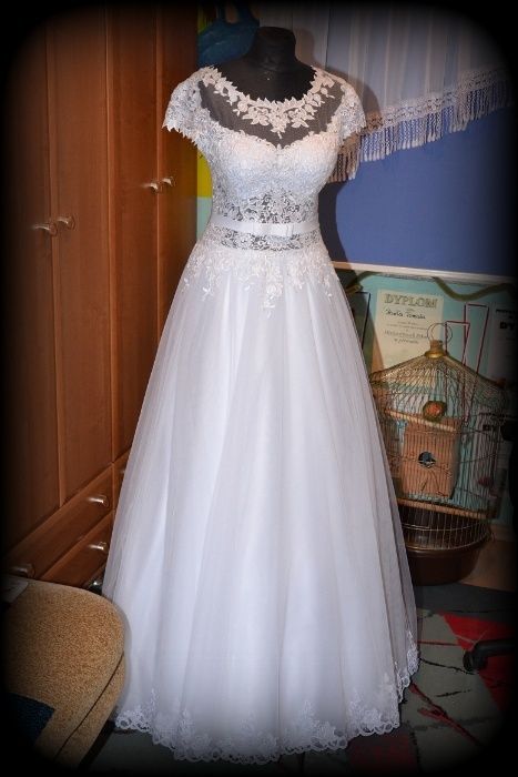 Śliczna suknia ślubna litera A