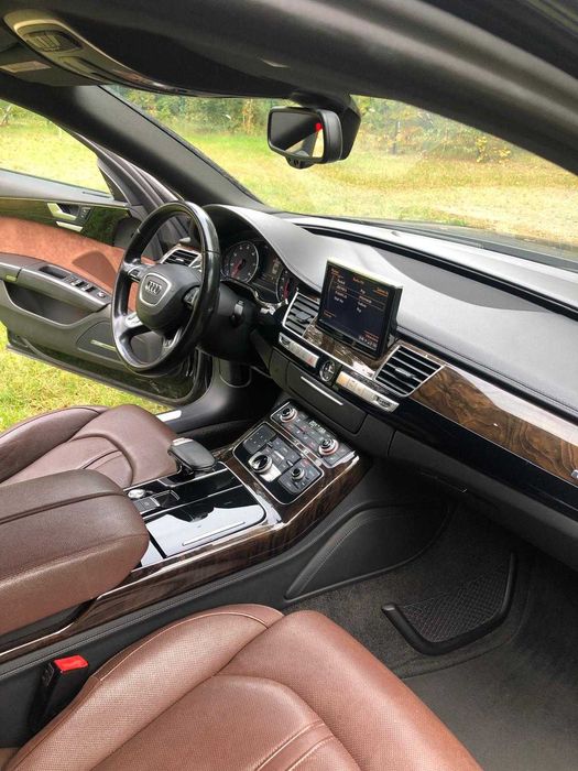 Samochód osobowy Audi A8