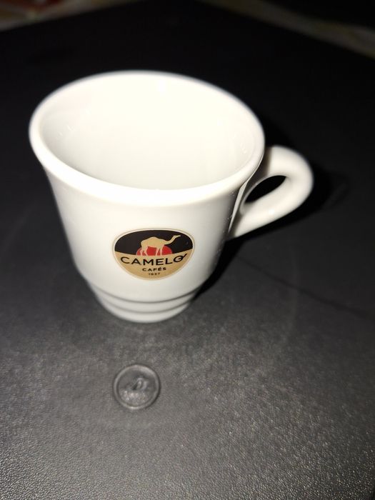 6 chávenas e 6 pires de café Camelo novas