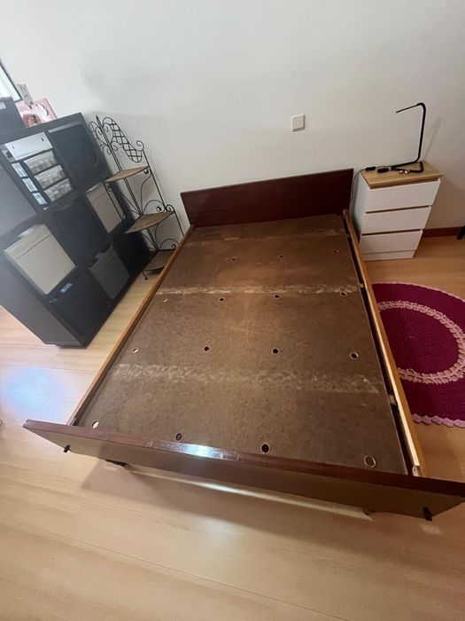 Cama de Madeira usado