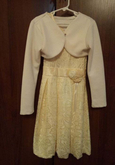 Нарядное платье (р.146)