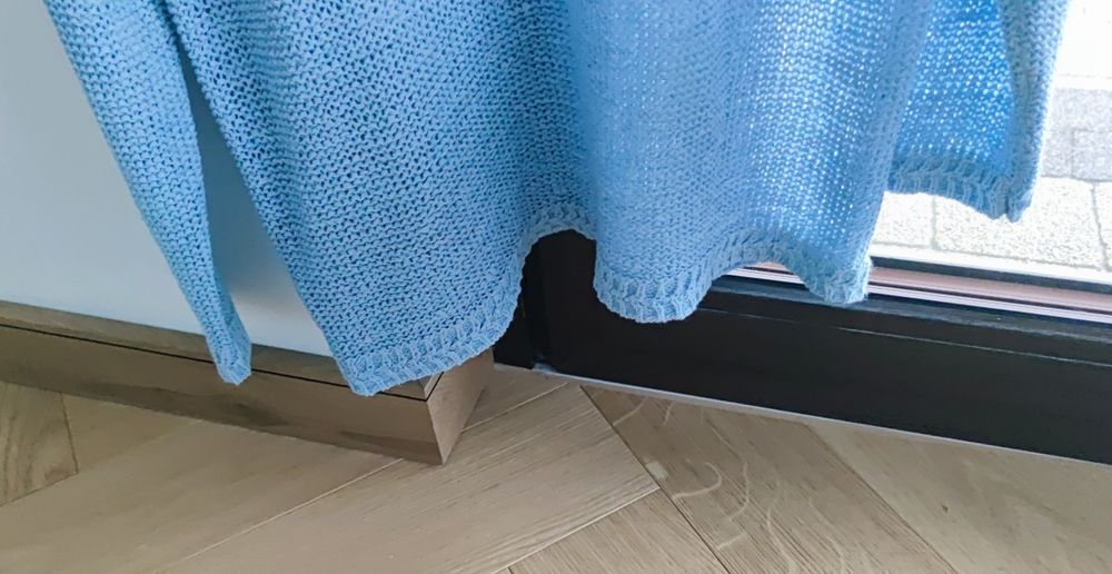 Elegancki błękitny sweter