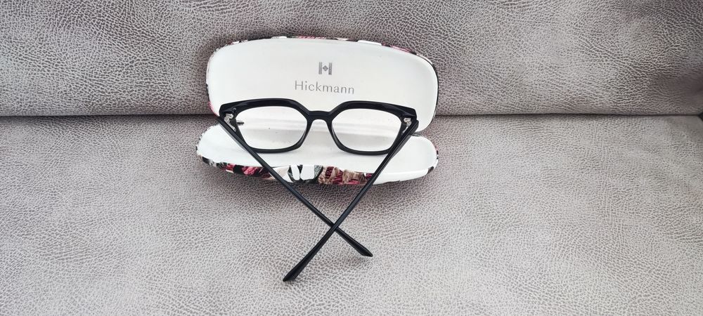 Armação de óculos Hickmann originais em bom estado