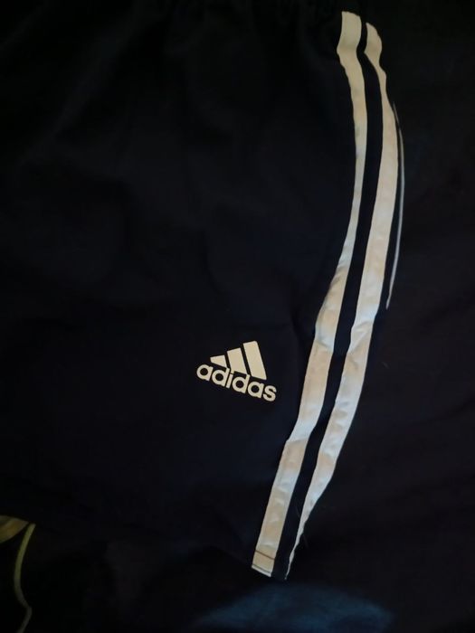 чёрные адидас шорты