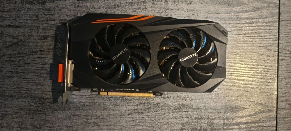 Sprzedam Kartę graficzną gigabyte rx 580 8gb