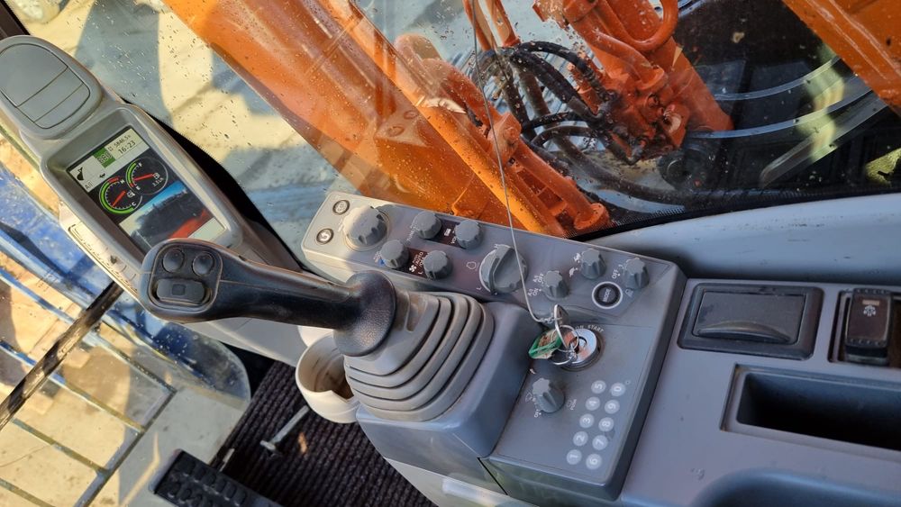 Экскаватор Hitachi ZX 210 LC , 2016