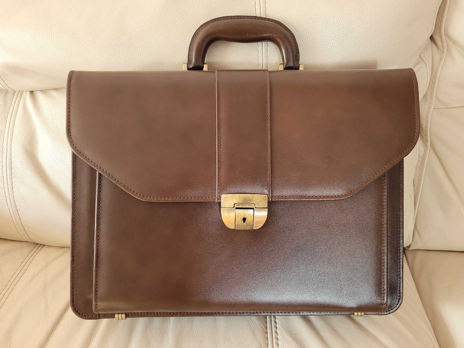 Nieużywana elegancka teczka aktówka ekoskóra brązowym.