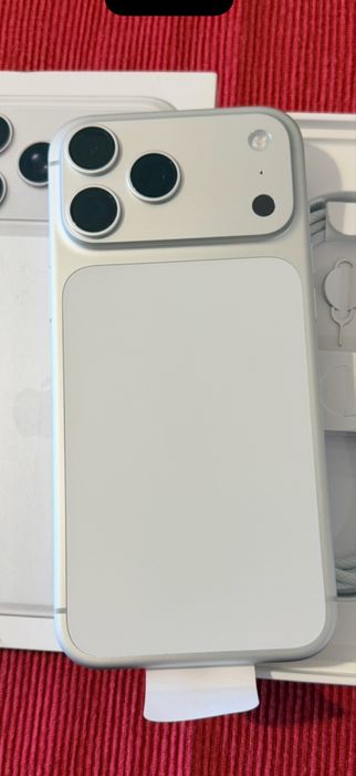 Iphone 17 pro Max 256Gb. Silver Novo