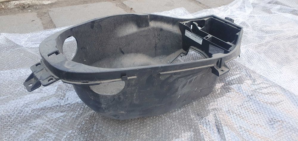 Kufer siedzenie piaggio mp3 schowek wypełnienie pod