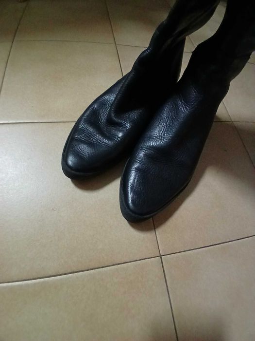 Botas de cano alto, em pele (estão como novas)