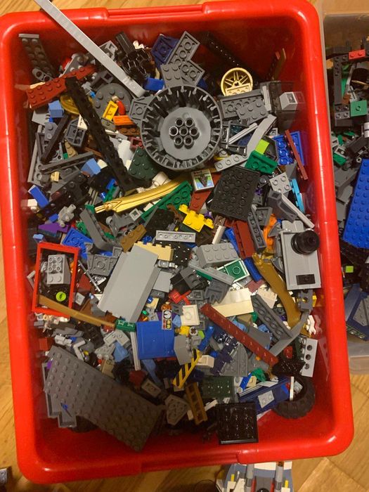 Klocki LEGO mieszane + 2 skrzynki i 3 zebrane modele. 6 kg