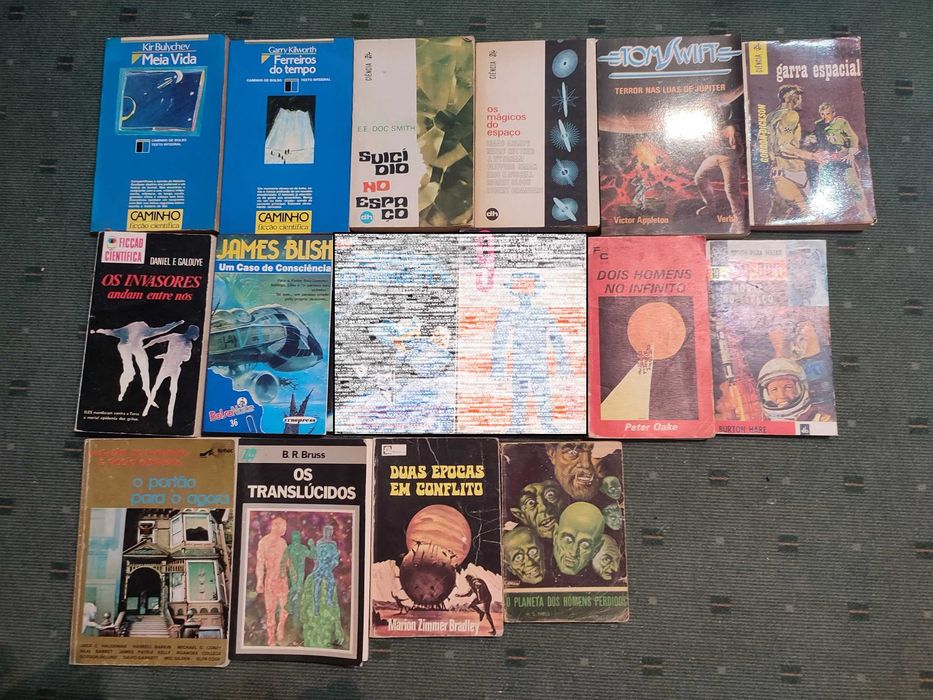 Lote 24 Livros de Ficção Cientifica diversos