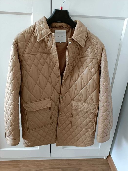 Modna beżowa pikowana kurtka