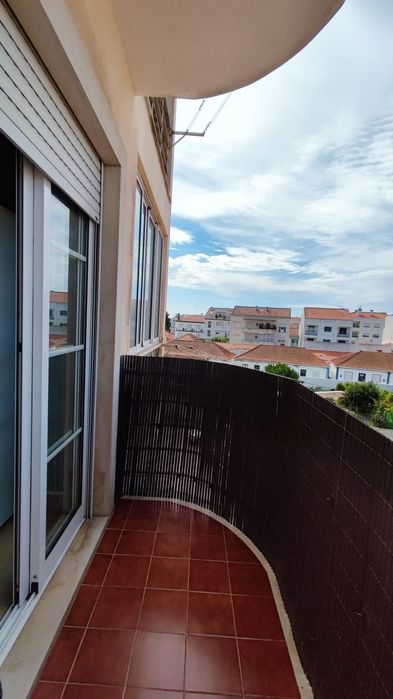 Apartamento T2 com garagem fechada