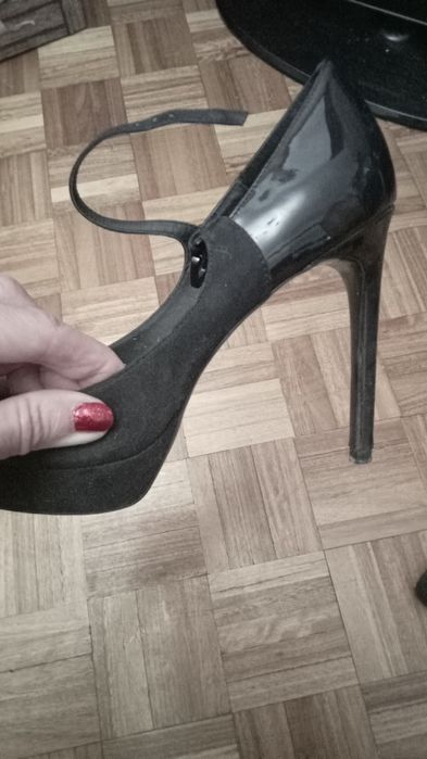 Sapatos salto alto preto