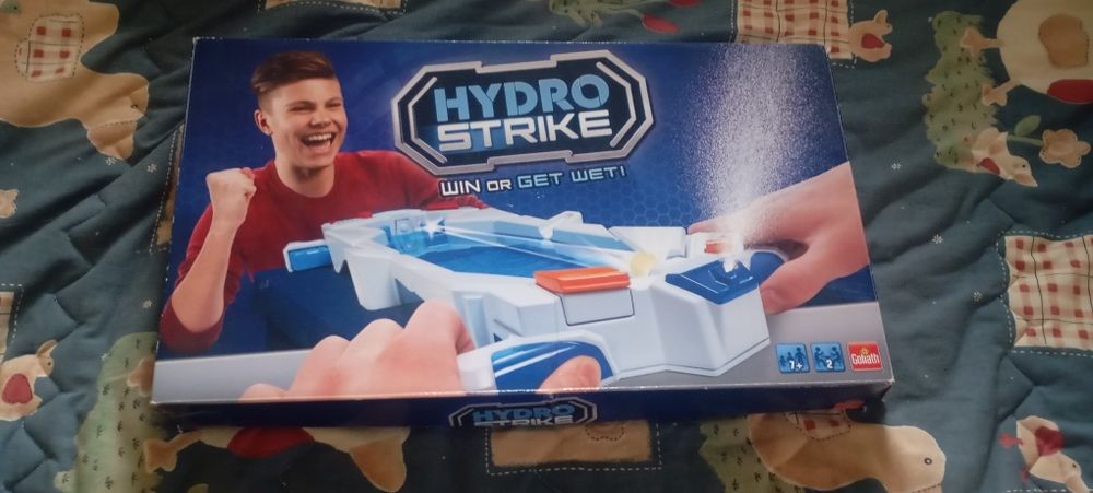 Jogo de futebol com água