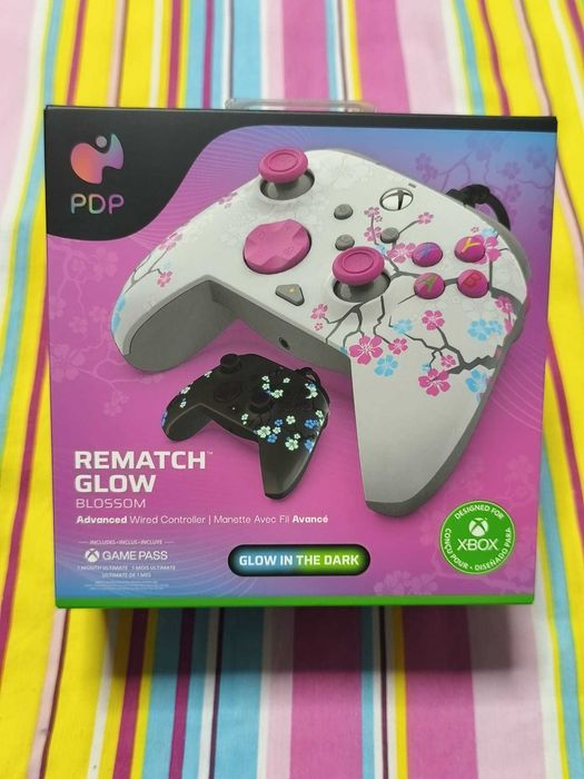 Comando Branco com Flores e Brilha no Escuro (Rematch Glow Blossom) - Glow In The Dark