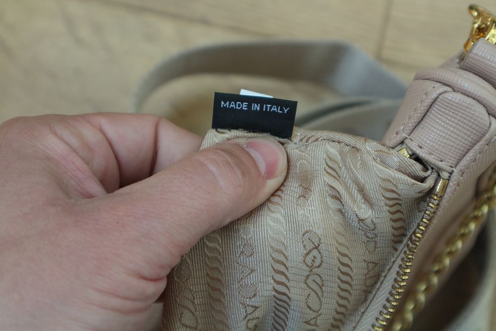 Жіноча сумка Prada