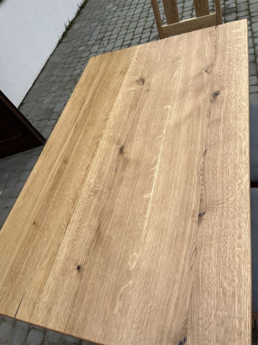 Дубовий стіл та стільці