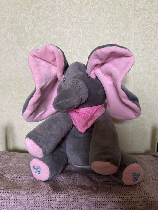 Музична іграшка слоник Peekaboo Elephant