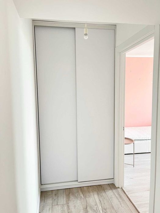 Продам простору квартиру-студію з панорамним виглядом по Коновальця